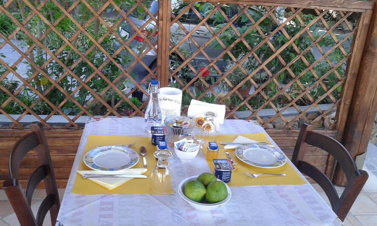 B&B Il Girasole Sant'Anna Arresi Ngoại thất bức ảnh